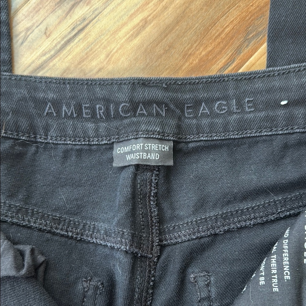 American Eagle Outfitters Black Straight Leg Jeans with Classic Appeal - Picture 4 of 7